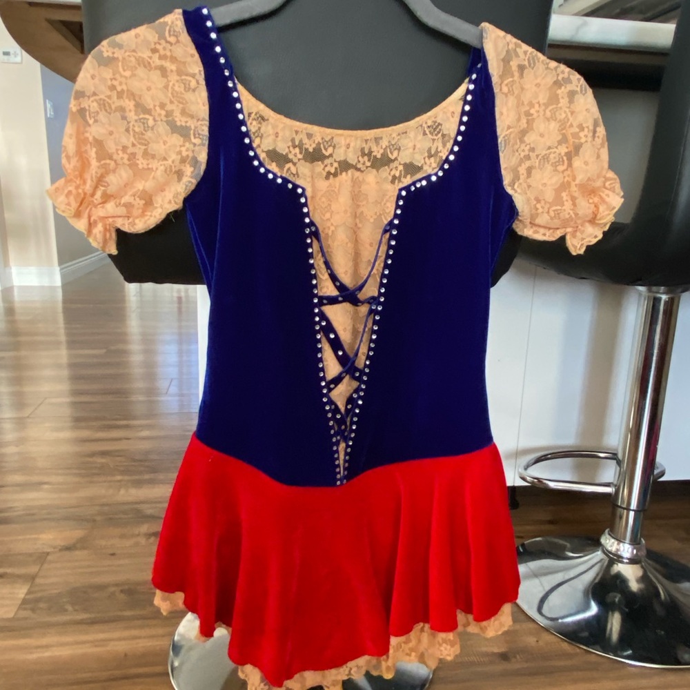 Elegant Lace-Trimmed Blue and Red Women's Skating Dress